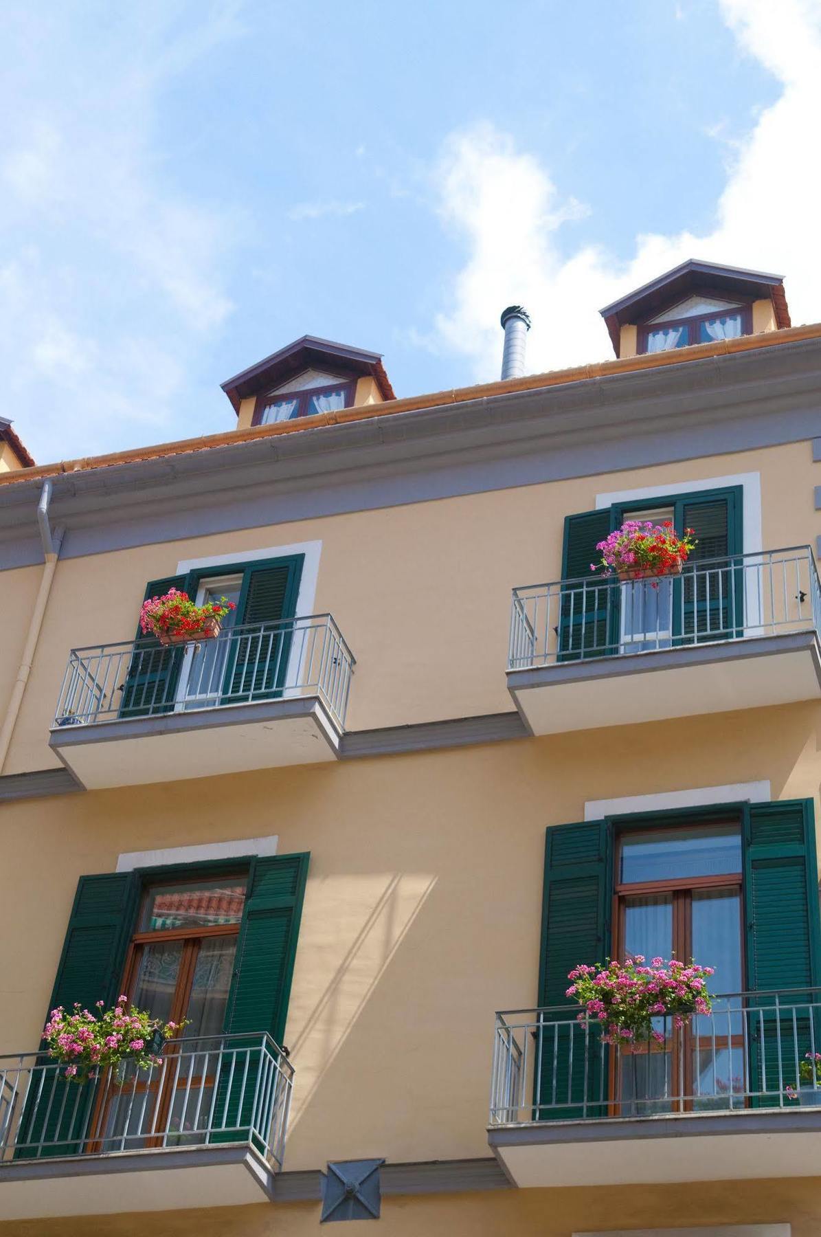 Apartamento Tetto Fiorito Castellammare di Stabia Exterior foto